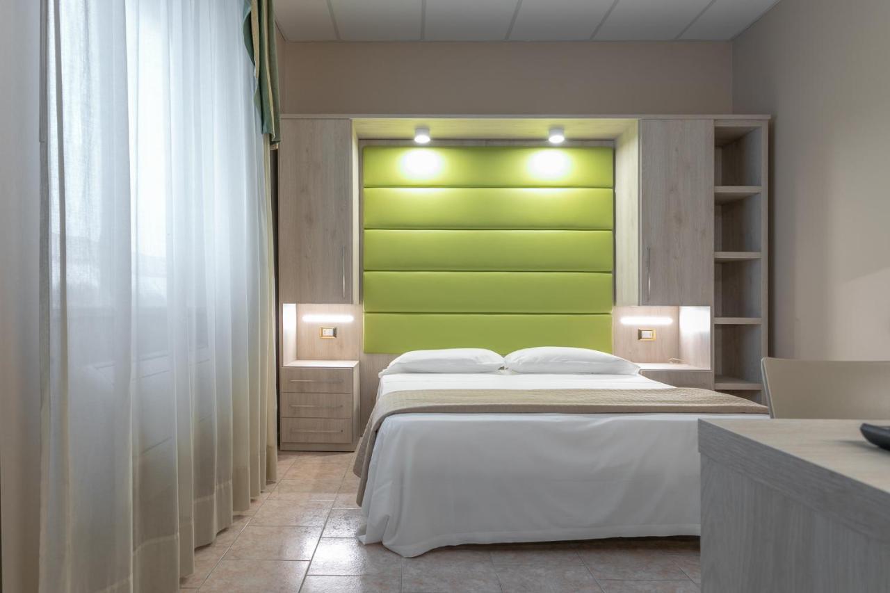 Hotel Prestige Montesilvano Marina Екстериор снимка