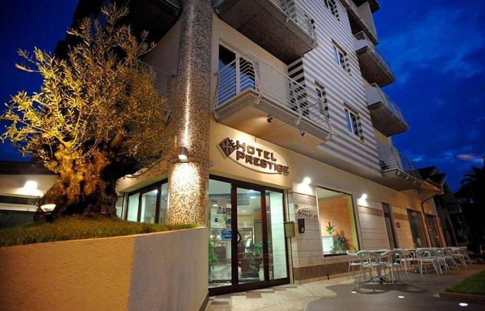 Hotel Prestige Montesilvano Marina Екстериор снимка