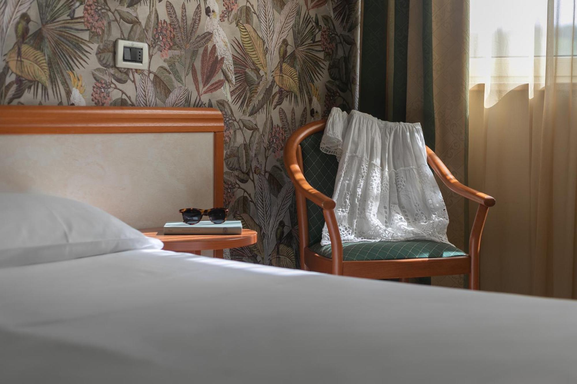 Hotel Prestige Montesilvano Marina Екстериор снимка