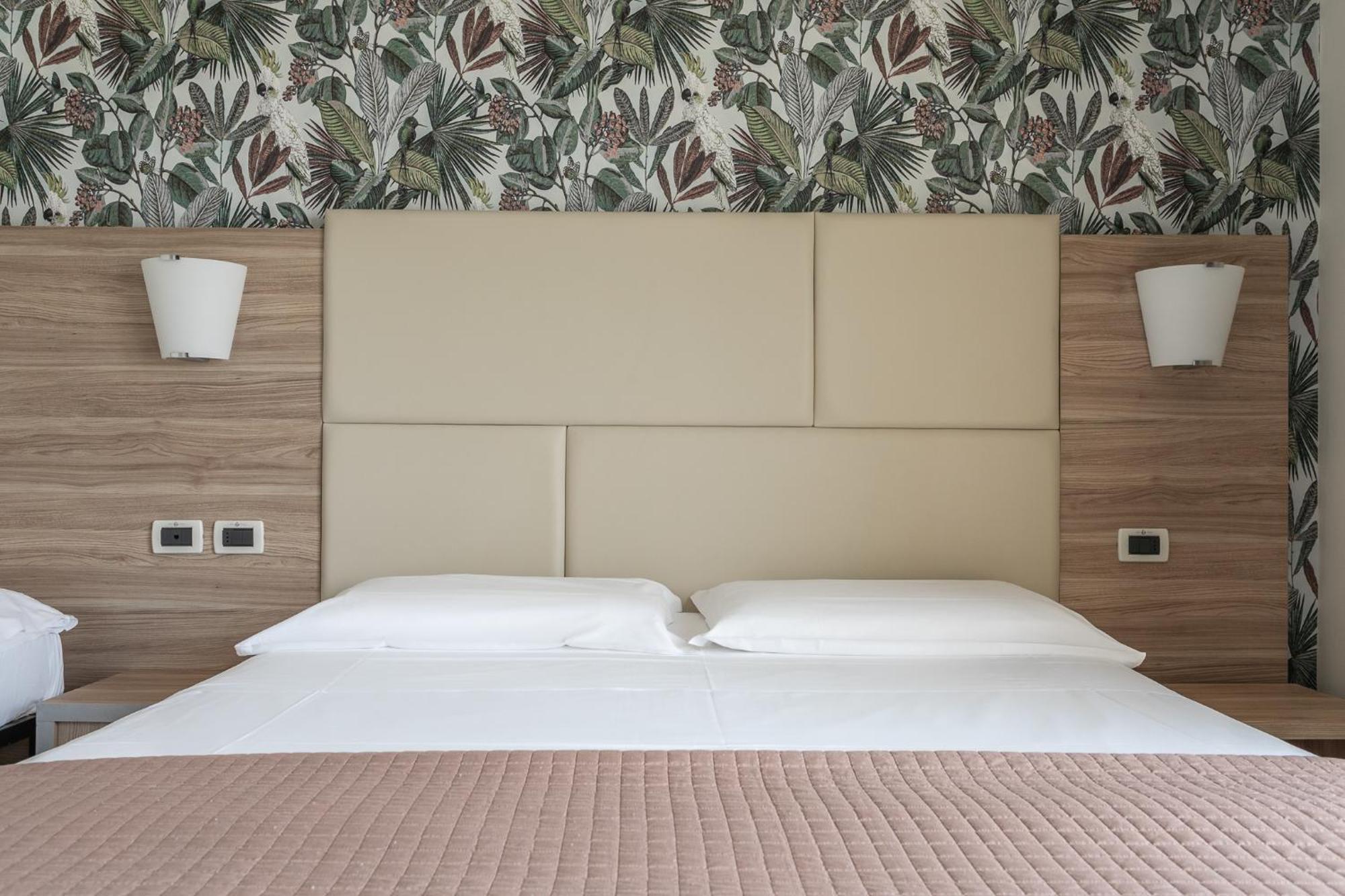 Hotel Prestige Montesilvano Marina Екстериор снимка