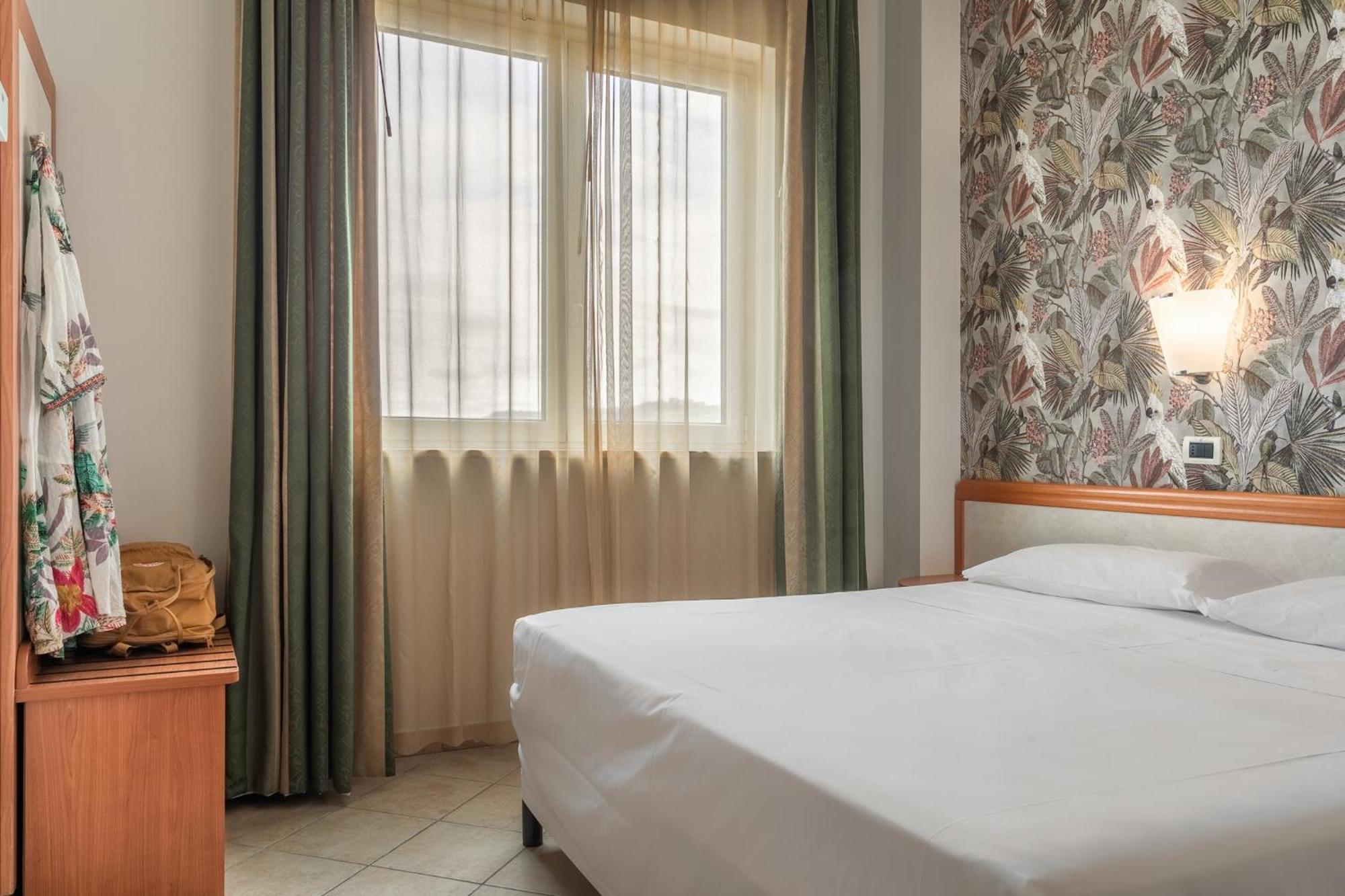 Hotel Prestige Montesilvano Marina Екстериор снимка