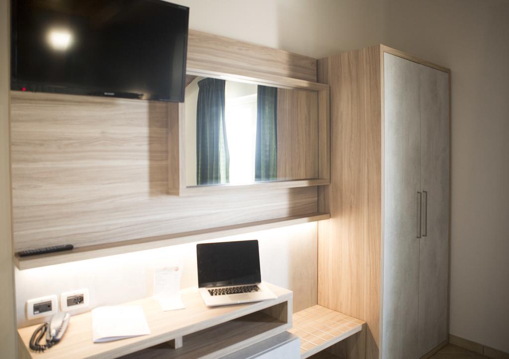 Hotel Prestige Montesilvano Marina Екстериор снимка