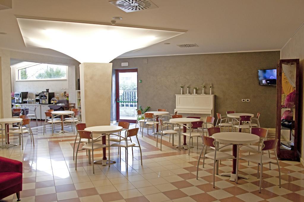 Hotel Prestige Montesilvano Marina Екстериор снимка