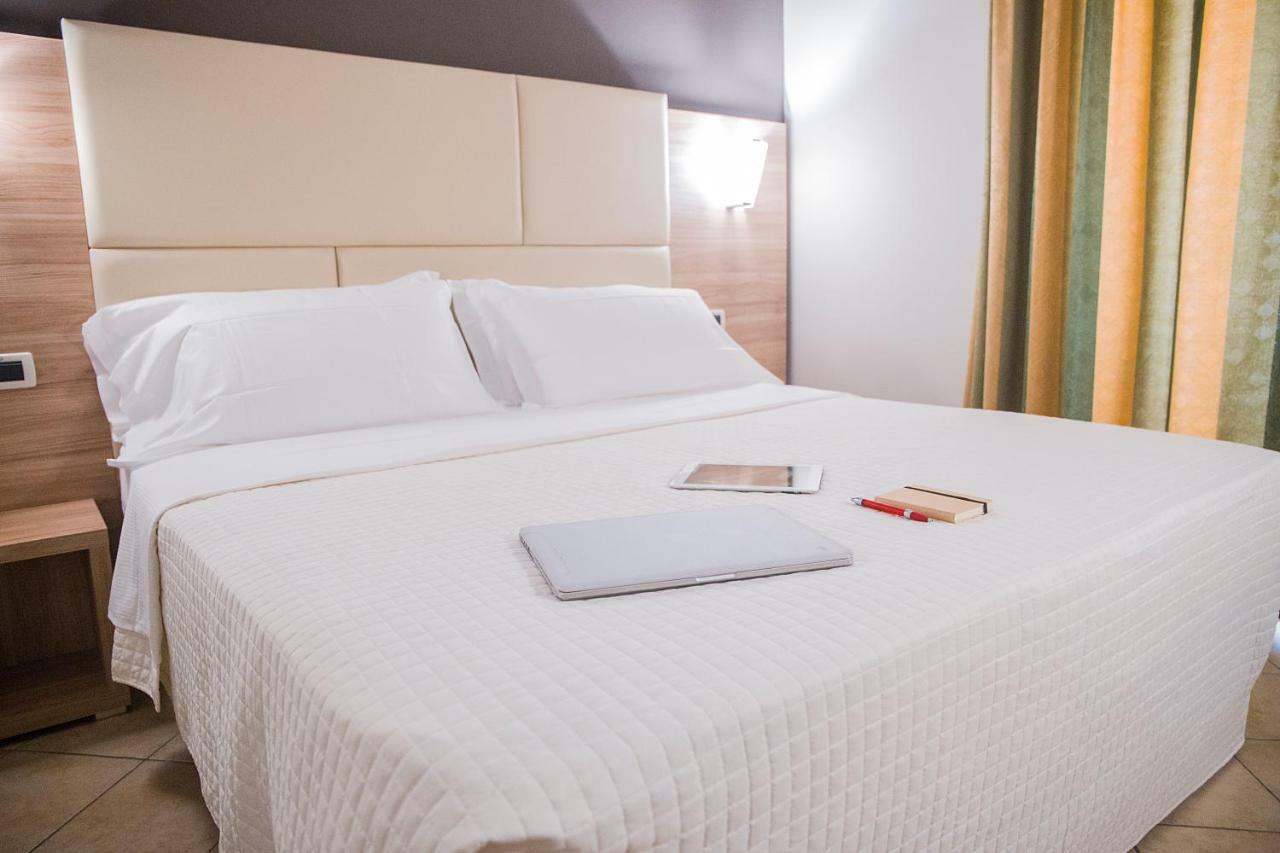 Hotel Prestige Montesilvano Marina Екстериор снимка